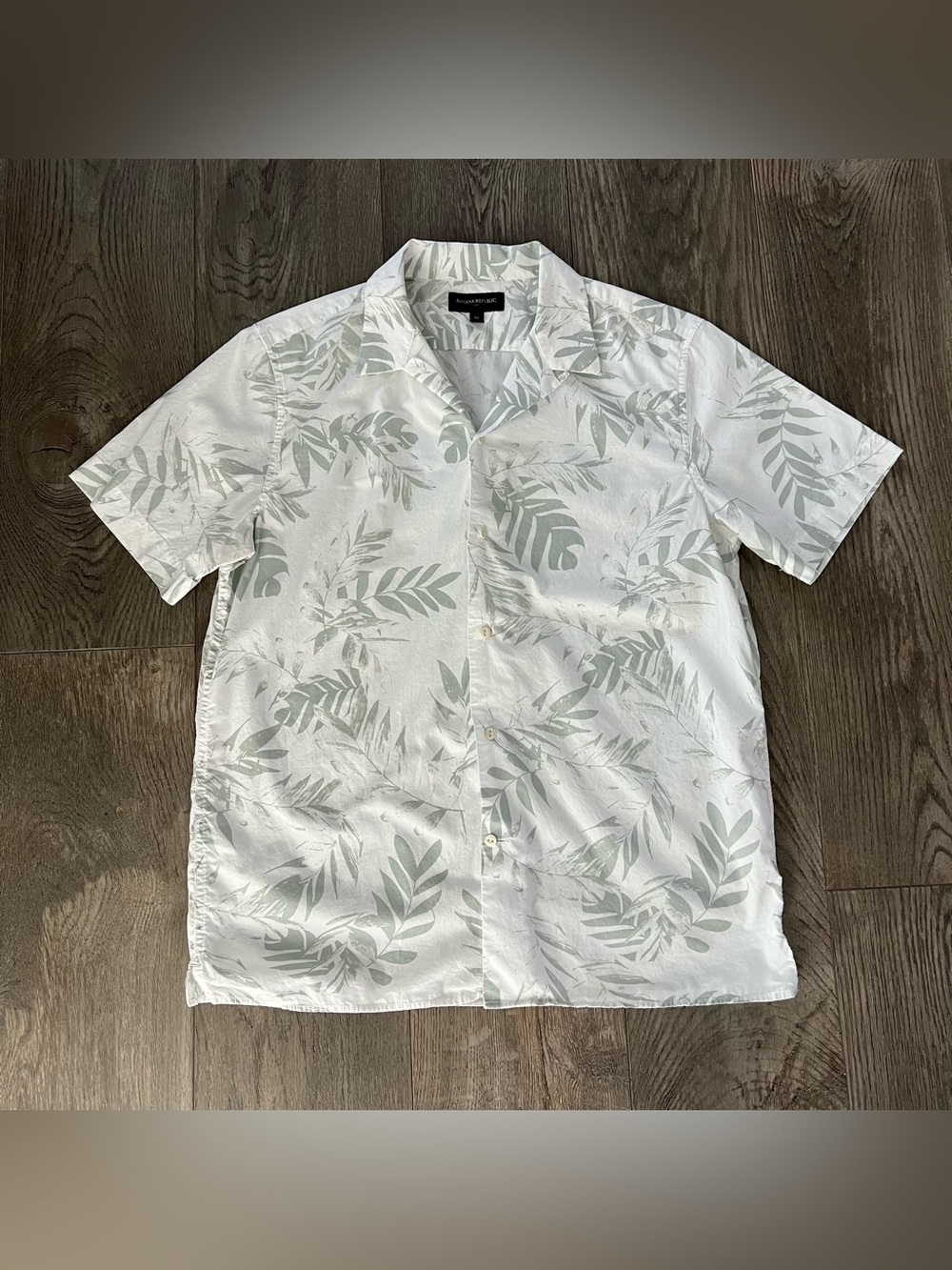 BANANA REPUBLIC Men’s Leaf Pattern Short Sleeve Button Down Shirt Size M